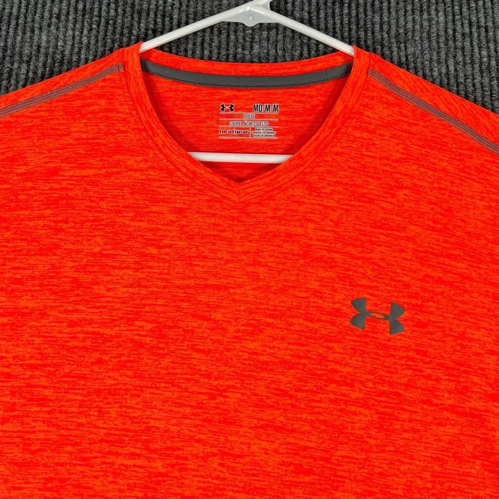 Under Armour Shirt Mens Medium Orange Short Sleeve Loose Fit Heat Gear Active